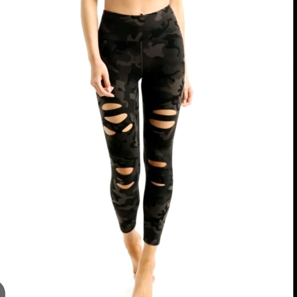 ZYIA camo leggings 6-8 slashed workout pants gym athletic women’s gym bottom